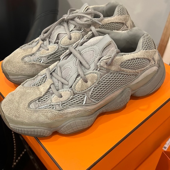 yeezy women’s size 7 - Picture 1 of 3